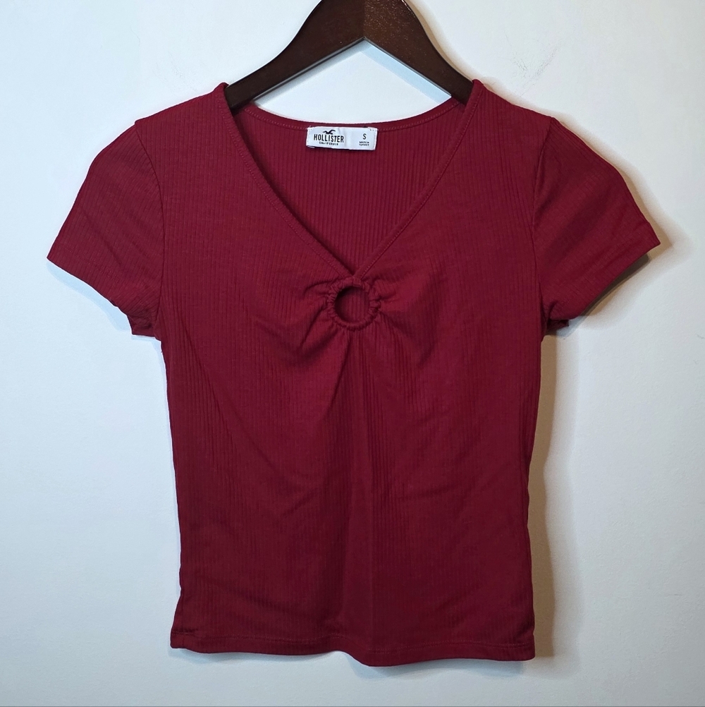 Hollister Red Ribbed V-Neck Keyhole Cropped Tee Y2K 2000s Preppy Size Small